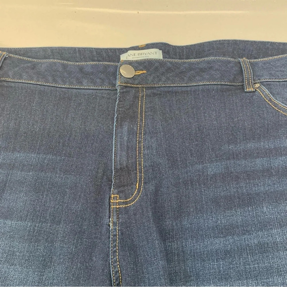 Lane Bryant Shorts Denim  26  Mid Rise Girlfriend Dark Wash  Stretch Travel Work - Picture 3 of 9